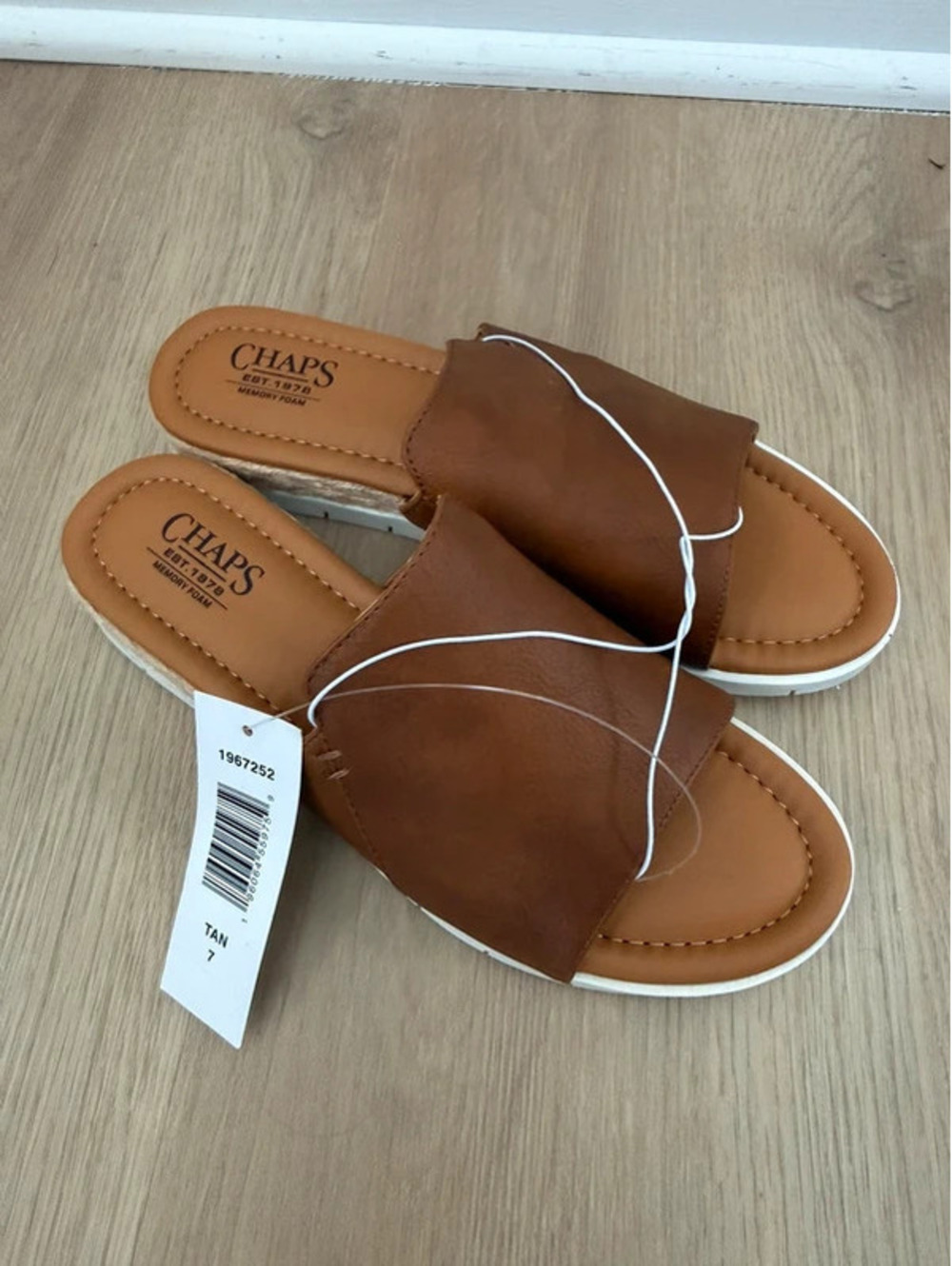 NEW Chaps women’s leather sandals 7